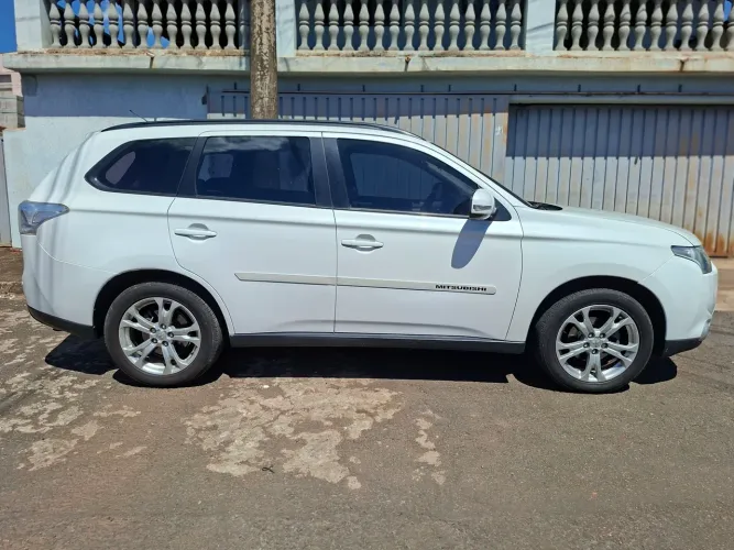 Mitsubishi Outlander 2.0 16V 160cv Aut. 2014