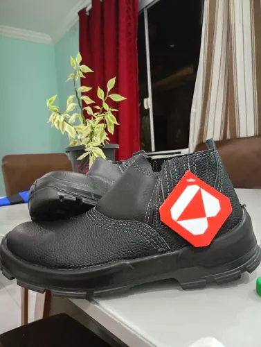 Bota pra trabalho