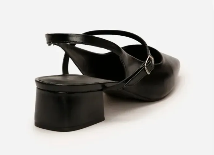 Vendo Scarpin salto bloco e bico quadrado. Super Elegante e confortável!