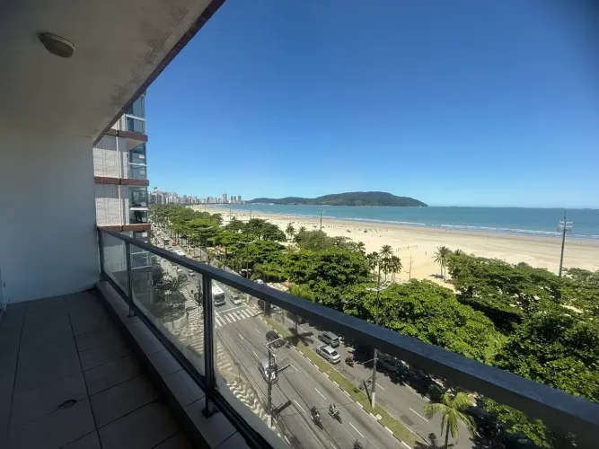 sacada Vista Mar Panorâmica! Praia do Gonzaga. Apartamento de 3 quartos (1 suíte).
