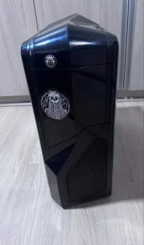 Gabinete Preto - Usado em Ótimo estado 