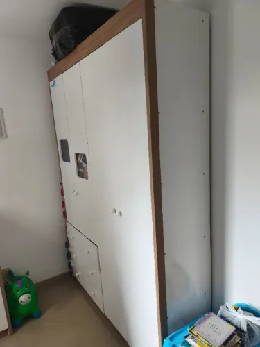 Guarda roupa a venda