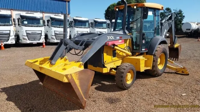 RETROESCAVADEIRA JOHN DEERE R$ 185.000,00