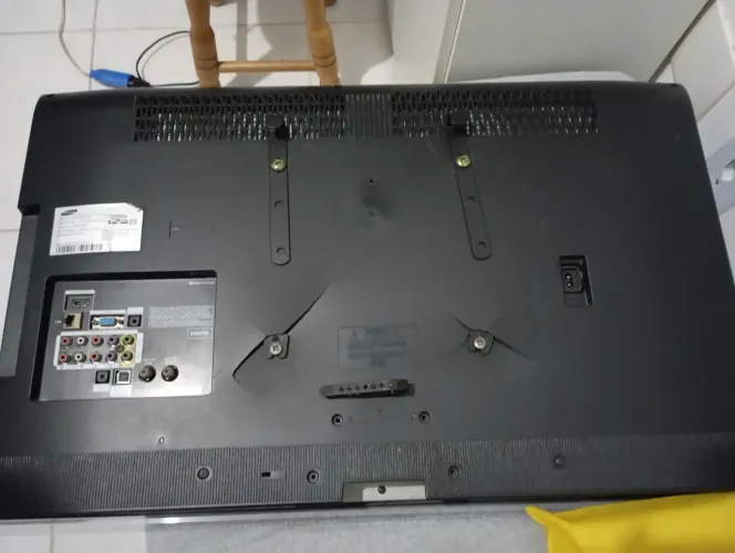 Vendo TV LCD 32 modelo: LN32D550K1GXZDprecisando de conserto