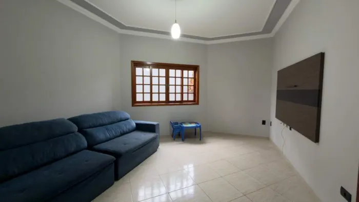 Casa à venda no Cond. Egisto Ragazzo com 4 quartos sendo 3 suítes, 290 m² de área interna