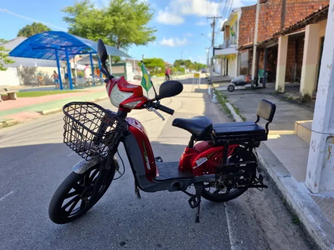 Bicicleta elétrica em perfeito funcionamento