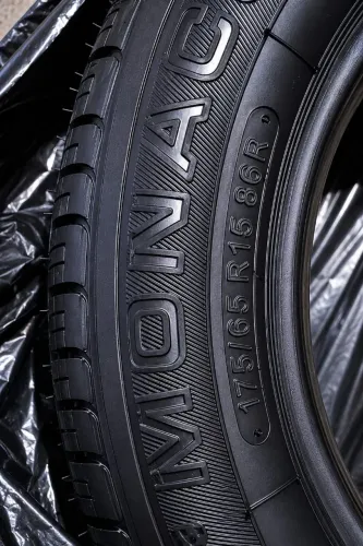  Kit 2 pneus NOVOS 175/65 r15 