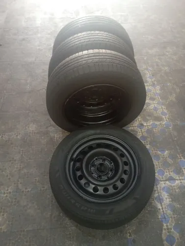 Aro 14 com 4 pneus meia vida 165 70 14