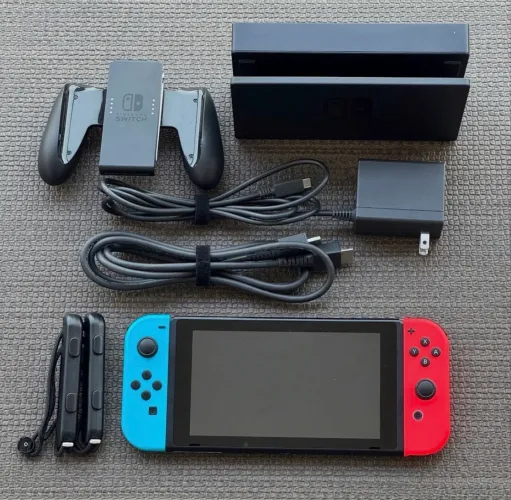 Nintendo Switch - PERFEITO ESTADO (V2)