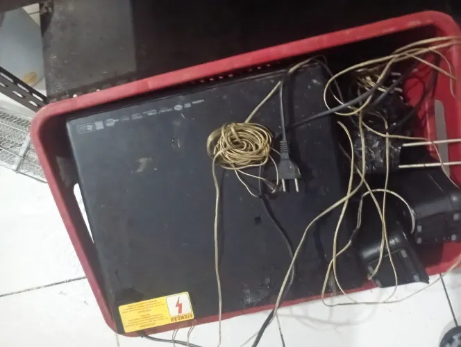 Vendo um Home theater da Philips está sem funcionar p quem sabe arrumar compensa