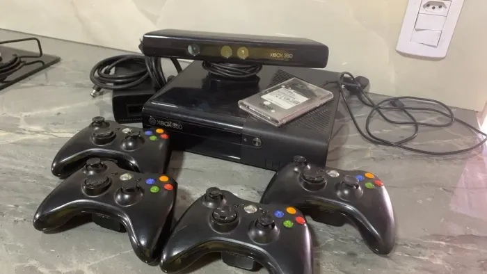 Xbox 360 super slim , 4 controles , Kinect e hdd de 500g