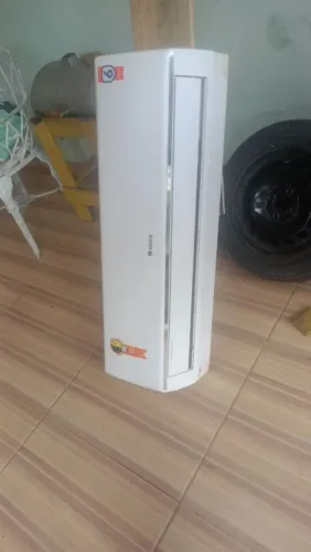 Evaporadora Gree 18 mil BTUs em estado de zera , com controle remoto e suporte !