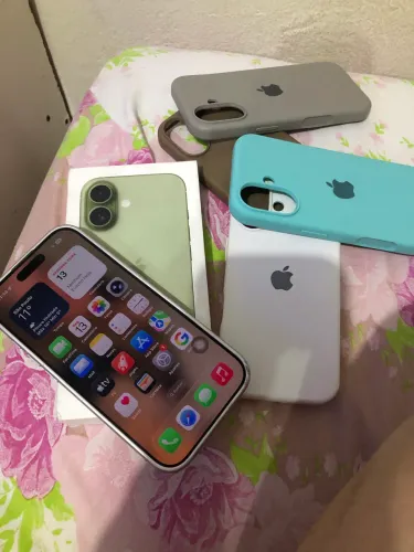 Vendo iPhone 17 de 256 gigas novo 