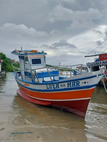 ? BARCO 7,90m COM MOTOR MWM SÉRIE 10 - CONFORTO, SEGURANÇA E POTÊNCIA