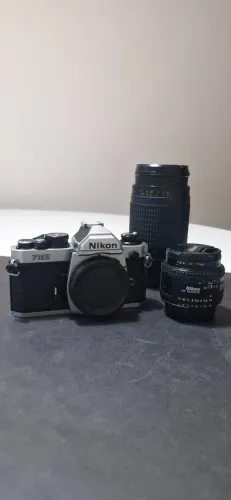 Equipamento fotográfico clássico: Nikon FM2 Prata + Objetivas Nikkor 50mm + 70-300mm (Kit)