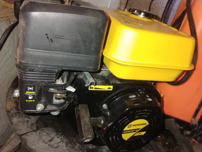 Vendo motor 4t com um mês de uso valor 1000 reais 