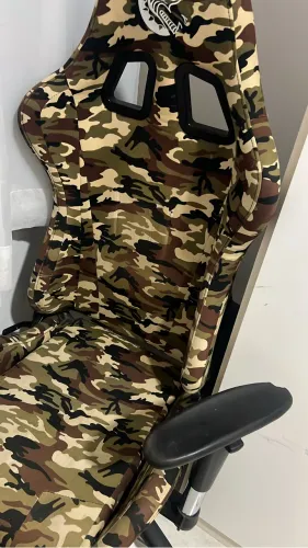 Cadeira gamer camuflada