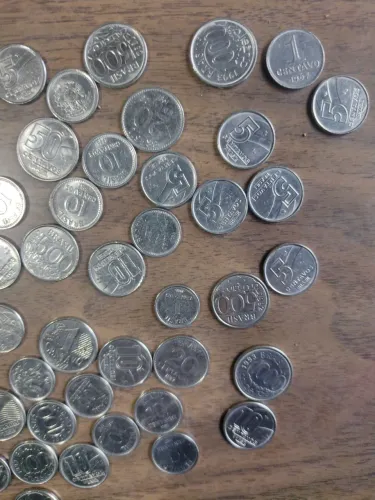 Vendo várias moedas antigas preço a combinar 
