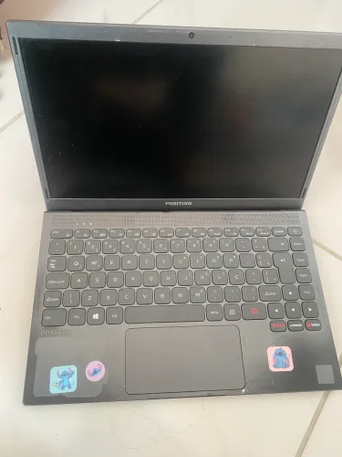 Notebook, monitor, teclado e mouse 