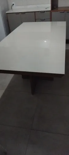 Mesa de jantar 1,80 por 90 de largura 