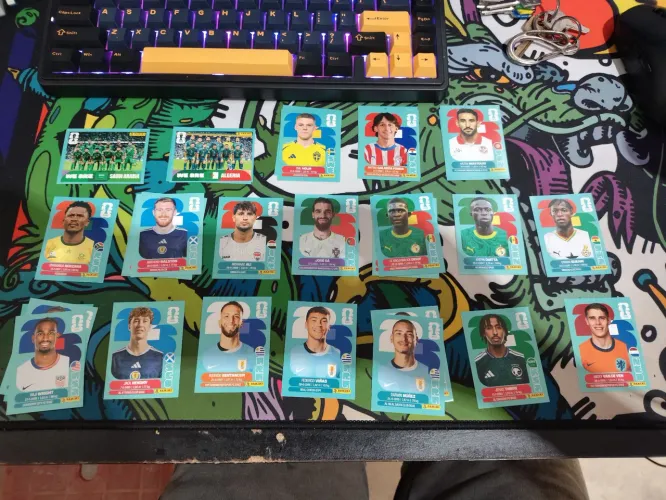 Troco ou vendo figurinha copa 1,5