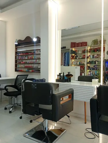 Vaga para manicure 