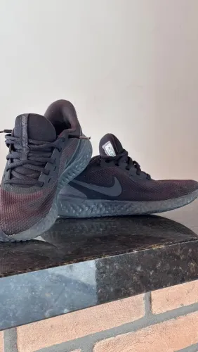 Tênis Nike Revolution 7 Masculino Preto/Cinza - Tam. 36/37