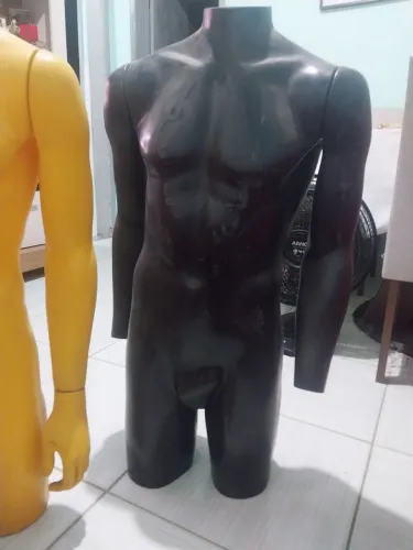 Maniquins masculino meio corpo