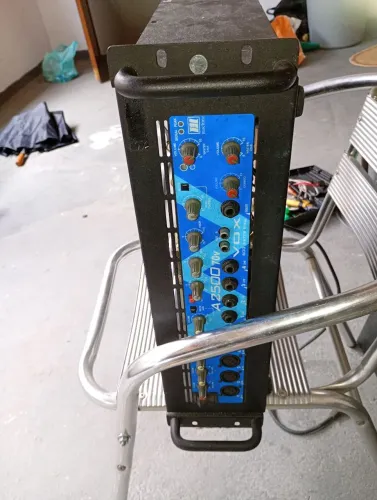 Amplificador W Vox A2500. 70V