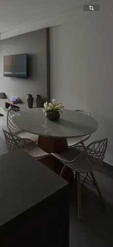 VENDE-SE MESA 4 LUGARES + CENTRO DE MESA