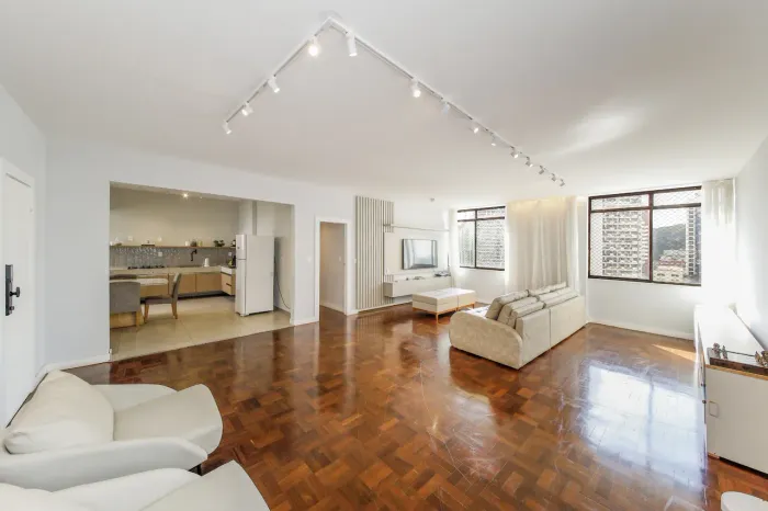 Apartamento de 171 m² reformado no Centro para venda