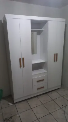 Guarda-roupa 4 Portas 3 Gavetas com Capelinha e Porta-objetos Branco