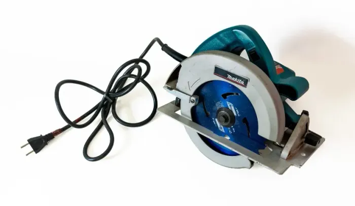 Serra Circular Manual Makita com 1600W, Modelo 5007F