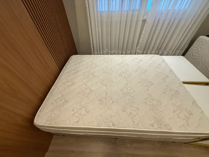 Cama box com colchão