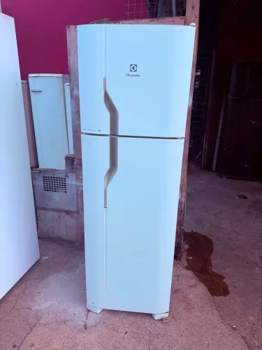Vendo geladeira Eletrolux