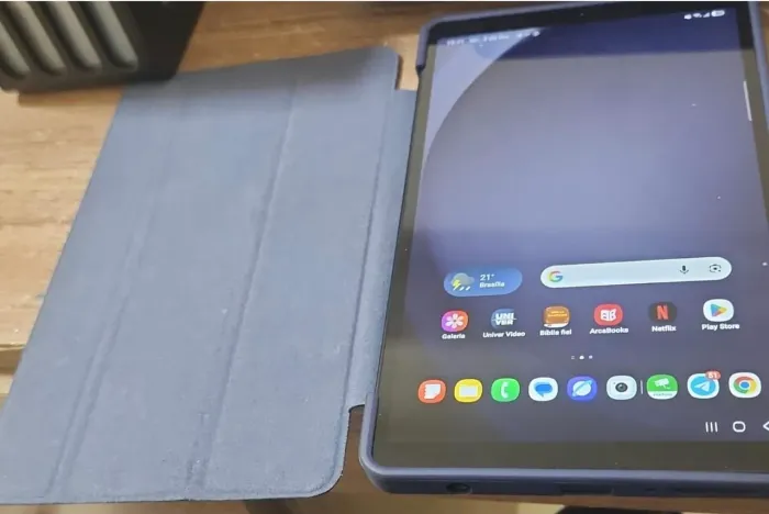 Tablet A9 8.7 com marcas de uso