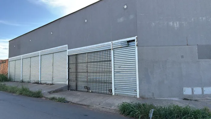 ? Galpão Comercial Exclusivo - 330m² | Próximo ao Polo Industrial e Av. Santana