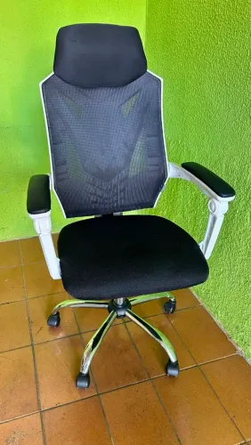 Vendemos cadeira de escritório giratória reformadas
