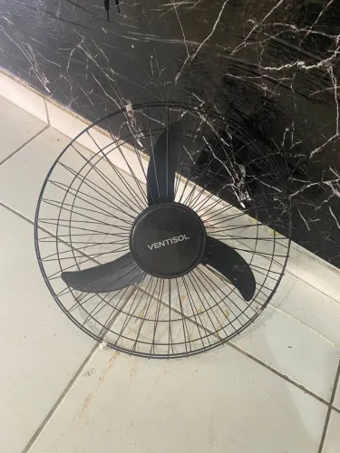 Ventilador de parede.