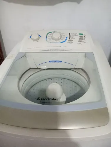 VENDO UMA MÁQUINA DE LAVAR, ELECTROLUX  SEMI NOVA NA SANTA MARIA