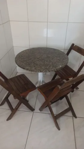 Mesa com 4 cadeiras