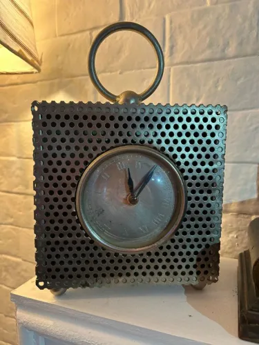 Relógio Antigo Decorativo em Metal