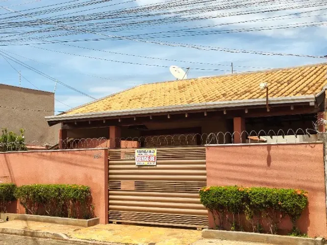 Casa espaçosa com edícula