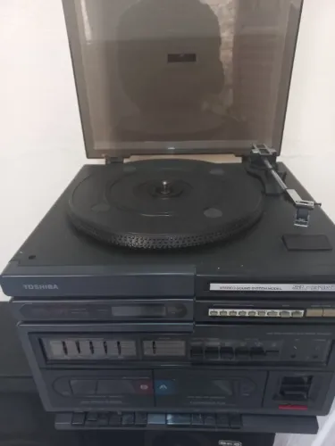 Som 3 em 1 toca discos, tape e radio, funcionando *