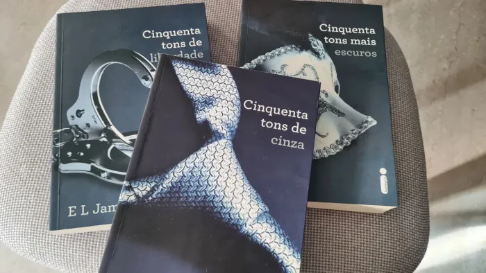 Trilogia Cinquenta tons de cinza + livro Grey