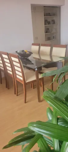 Conjunto de Mesa e 6 cadeiras