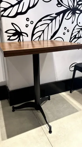 5 MESAS DE MADEIRA AMBIENTE INTERIOR - LANCHONETES RESTAUNTES CAFETERIAS