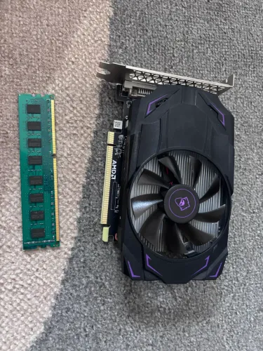 Placa de Vídeo RX 550 4GB com memória RAM 8GB