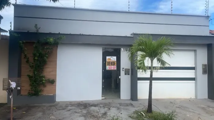 Vendo excelente casa no Bairro Renascer.