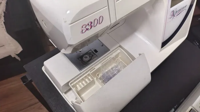 Maquina elna de bordar 8300